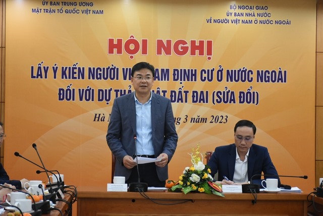 Thứ trưởng Bộ Ngoại giao, Chủ nhiệm Ủy ban Nhà nước về người Việt Nam ở nước ngoài Phạm Quang Hiệu phát biểu tại hội nghị. Ảnh: VGP