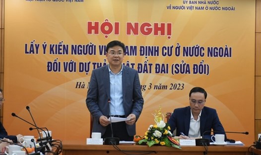 Thứ trưởng Bộ Ngoại giao, Chủ nhiệm Ủy ban Nhà nước về người Việt Nam ở nước ngoài Phạm Quang Hiệu phát biểu tại hội nghị. Ảnh: VGP