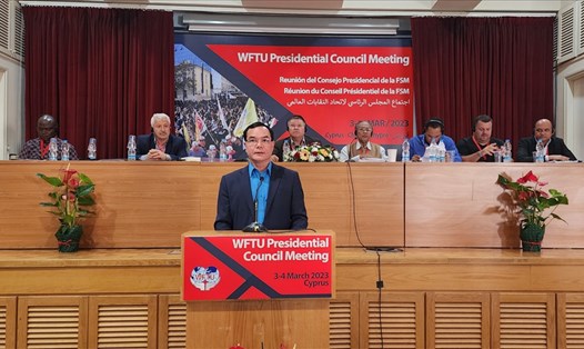 Đồng chí Nguyễn Đình Khang - Ủy viên Trung ương Đảng, Chủ tịch Tổng Liên đoàn Lao động Việt Nam, Phó Chủ tịch WFTU phát biểu tại Hội nghị. Ảnh: Ban Đối ngoại