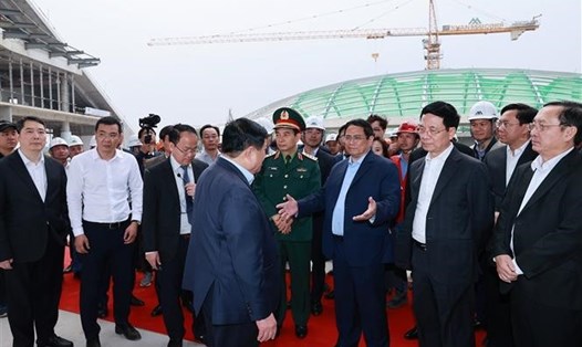 Thủ tướng Phạm Minh Chính thăm công trường dự án Trung tâm Đổi mới sáng tạo Quốc gia tại Khu Công nghệ cao Hoà Lạc. Ảnh: Dương Giang/TTXVN