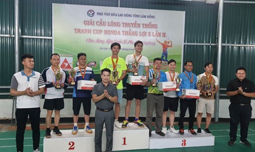 Nhà Văn hóa Lao động tỉnh Lâm Đồng tổng kết Giải Cầu lông truyền thống tranh cúp Honda Thắng Lợi 5 lần thứ II. Ảnh Huyền Nga