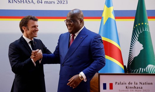Tổng thống Pháp Emmanuel Macron (trái) và Tổng thống Cộng hòa Dân chủ Congo Felix Tshisekedi họp báo chung ở Thủ đô Kinshasa, ngày 4.3.2023. Ảnh: AFP