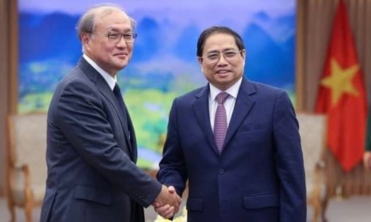 Thủ tướng Phạm Minh Chính và Tổng Thư ký Ban An ninh quốc gia Nhật Bản Akiba Takeo. Ảnh: VGP