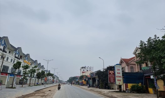 Dự án nâng cấp Quốc lộ 7 đi qua huyện Diễn Châu (Nghệ An) sau 1 năm thi công vẫn vướng khâu giải phóng mặt bằng. Ảnh: Quang Đại