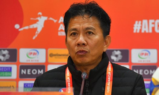 Huấn luyện viên Hoàng Anh Tuấn không kịp trở tay trong trận thua của U20 Việt Nam trước U20 Iran. Ảnh: AFC