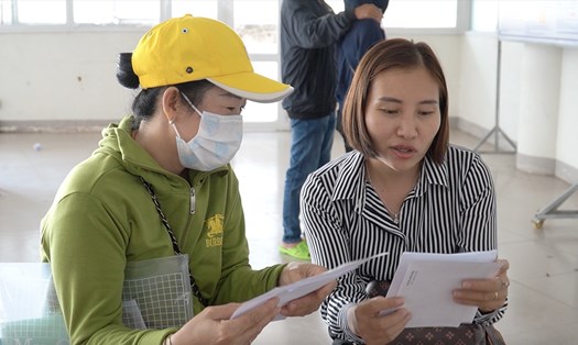 Người lao động đăng ký hưởng chế độ bảo hiểm thất nghiệp tại Đồng Nai. Ảnh: Hà Anh Chiến