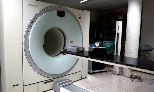 Các trang thiết bị y tế tiền tỉ tại Bệnh viện Bạch Mai đang chờ ngày được hoạt động trở lại. Ảnh: Thùy Linh