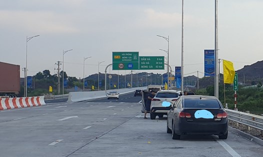 Trục cao tốc đường bộ Hạ Long - Vân Đồn - Móng Cái dài 176km hiện chưa được đầu tư trạm dừng nghỉ. Ảnh: Nguyễn Hùng