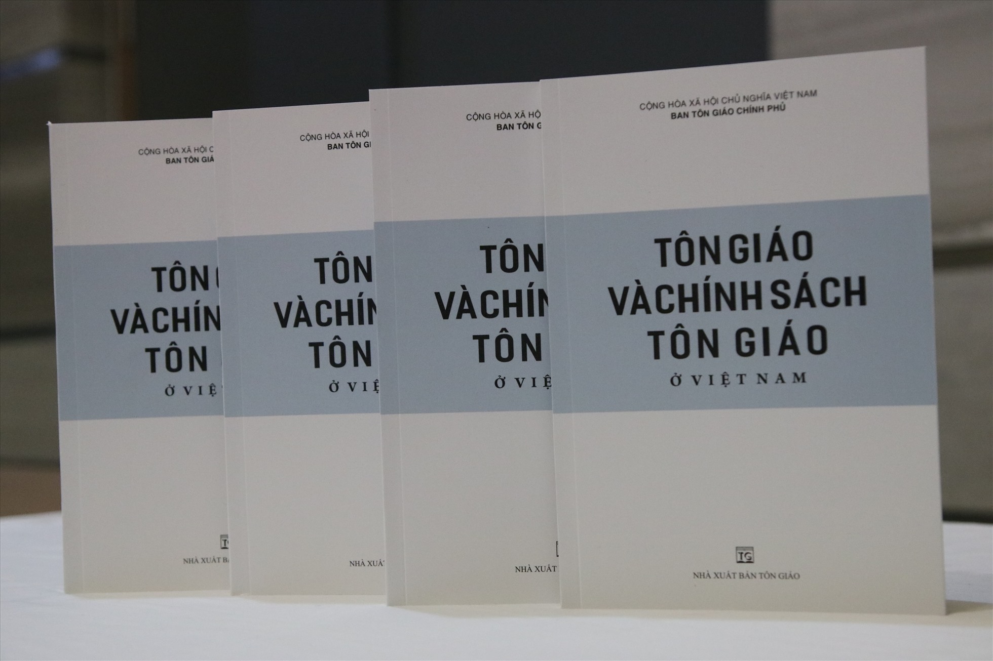 Sách trắng về "Tôn giáo và chính sách tôn giáo ở Việt Nam". Ảnh: T.Vương