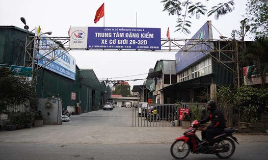 Nhiều trung tâm đăng kiểm tại Hà Nội đang tạm dừng hoạt động. Ảnh: Phạm Đông