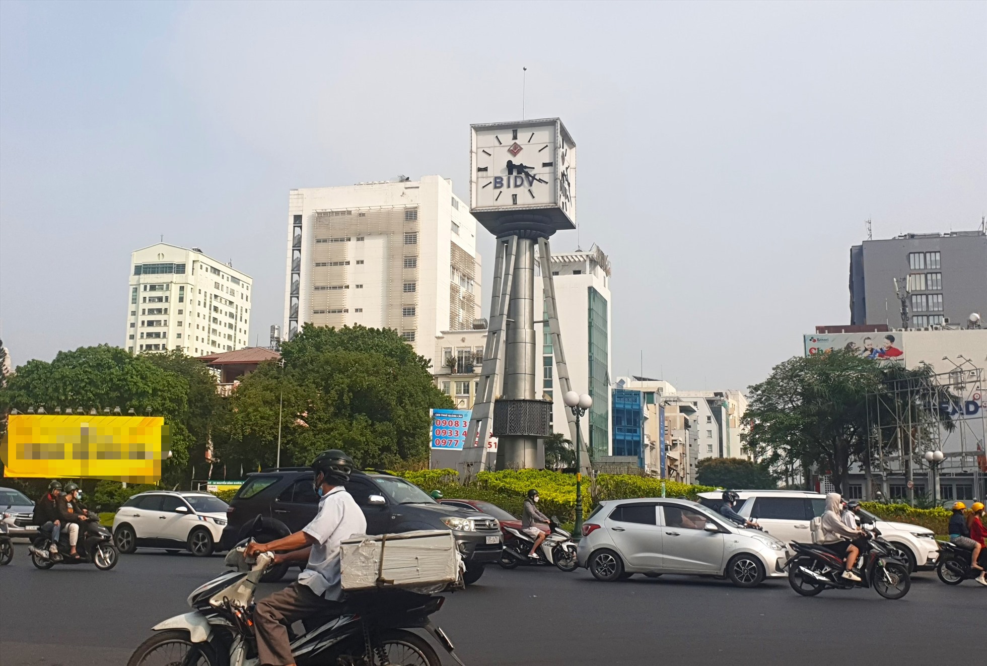 Vòng xoay Nguyễn Bỉnh Khiêm - Điện Biên Phủ (quận 1). Ảnh: Minh Quân