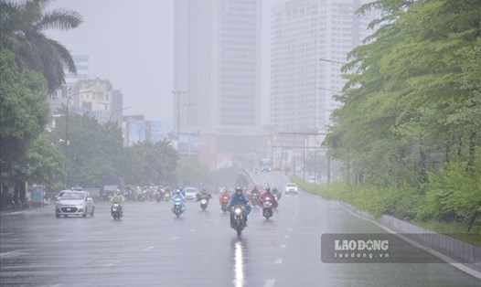 Hà Nội trở mưa từ ngày 12.3 do tác động của gió mùa đông bắc. Ảnh: Tô Thế.