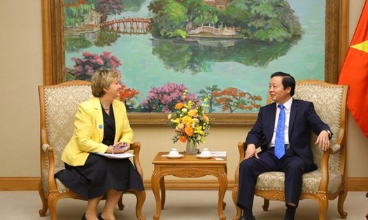 Phó Thủ tướng Trần Hồng Hà tiếp bà Rana Flowers - Trưởng Đại diện Quỹ Nhi đồng Liên Hợp Quốc (UNICEF) tại Việt Nam. Ảnh: VGP
