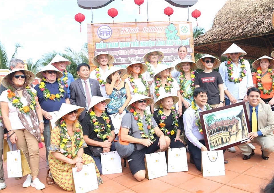 Phục hồi thị trường khách quốc tế là mục tiêu trọng điểm của ngành du lịch VN trong năm 2023. Ảnh: Thanh Chung