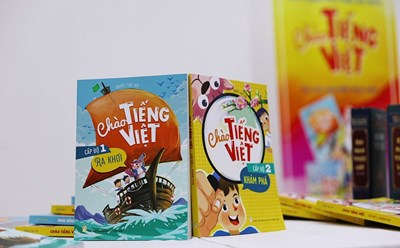 Bộ sách Chào Tiếng Việt. Ảnh: Ủy ban Nhà nước về người Việt Nam ở nước ngoài
