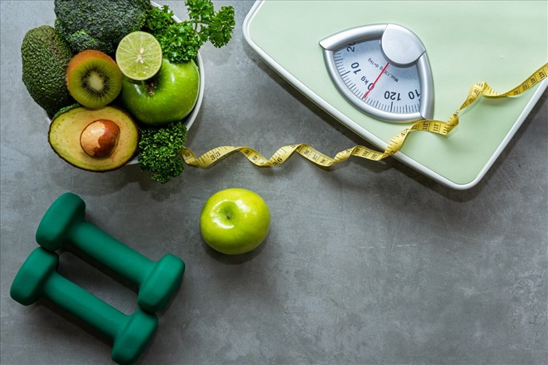 Khi không tập thể dục, cần hạn chế những loại thức ăn nào để đạt hiệu quả giảm cân tốt nhất?