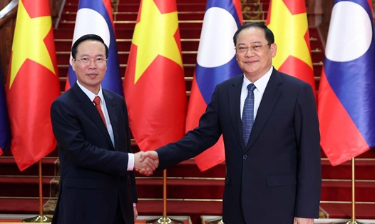 Chủ tịch nước Võ Văn Thưởng hội kiến Thủ tướng Lào Sonexay Siphandone. Ảnh: TTXVN