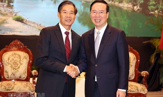 Chủ tịch nước Võ Văn Thưởng tiếp Chủ tịch Ủy ban Trung ương Mặt trận Lào xây dựng đất nước Sinlavong Khoutphaythoune. Ảnh: TTXVN