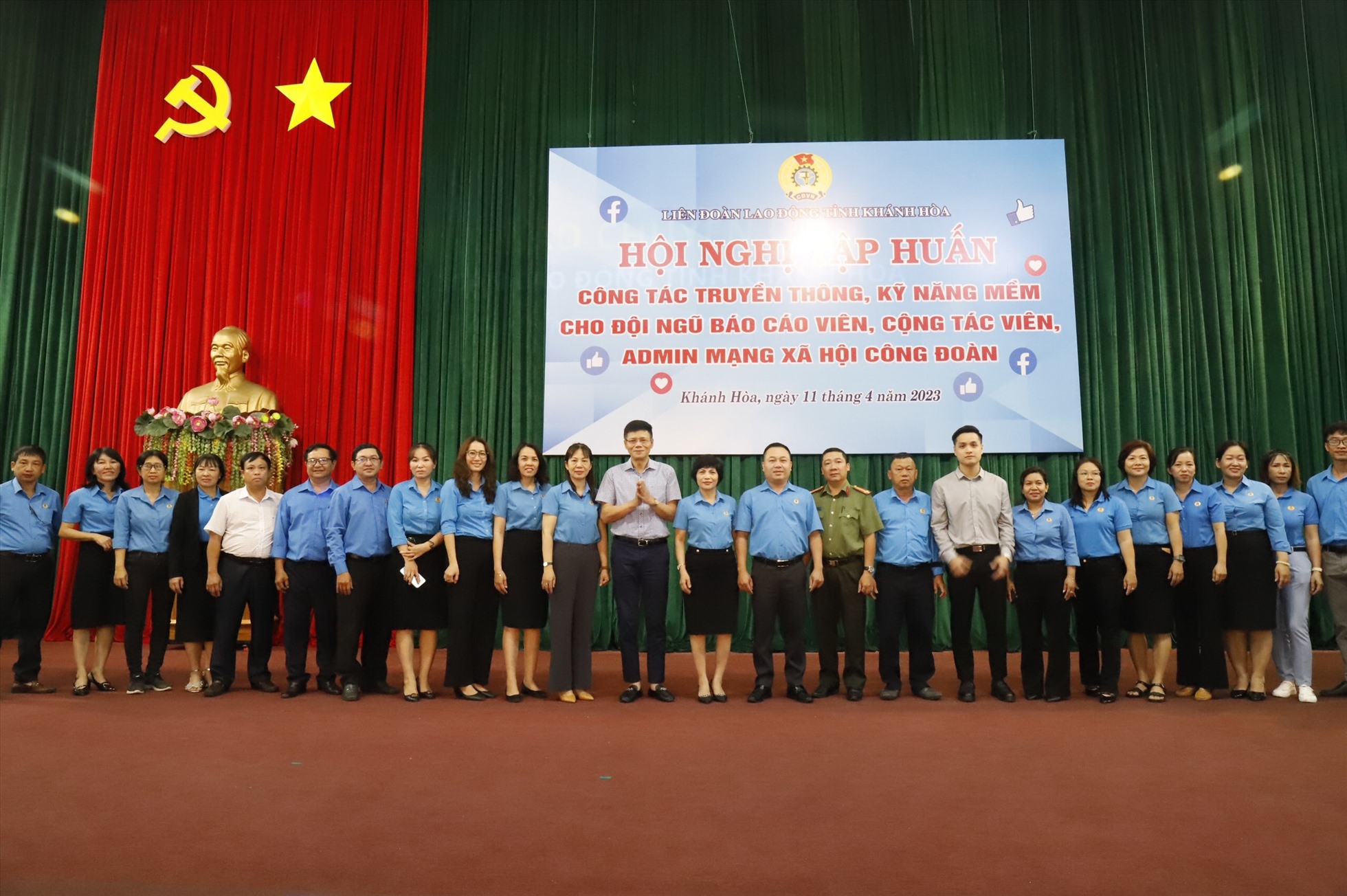 Báo Lao Động phối hợp với LĐLĐ tỉnh Khánh Hoà tập huấn kỹ năng viết tin bài cho cán bộ công đoàn.