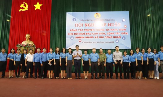 Báo Lao Động phối hợp với LĐLĐ tỉnh Khánh Hoà tập huấn kỹ năng viết tin bài cho cán bộ công đoàn.
