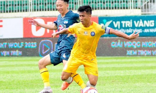 Hoàng Anh Gia Lai (áo xanh) có trận hòa nhạt nhòa 1-1 trước Khánh Hòa. Ảnh: CLB Khánh Hòa