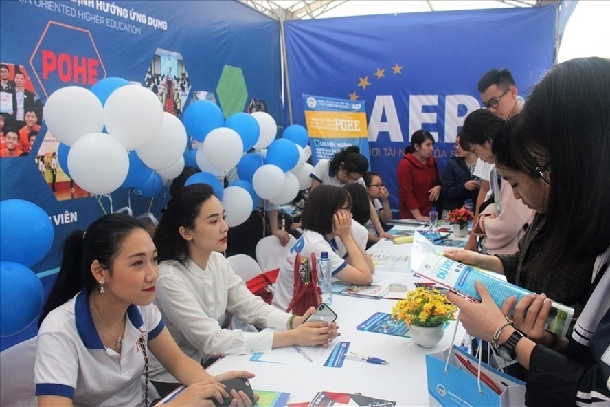 Năm 2023, Trường Đại học Kinh tế quốc dân dành 25% chỉ tiêu cho phương thức xét tuyển theo kết quả thi tốt nghiệp THPT. Ảnh: Bích Hà