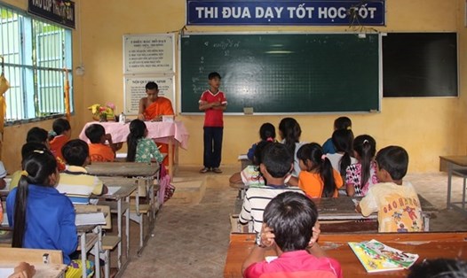 Các lớp dạy chữ Khmer vào mỗi dịp hè có ý nghĩa rất lớn trong việc giúp đồng bào Khmer bảo tồn, phát triển tiếng nói, chữ viết của dân tộc. Ảnh: TTXVN