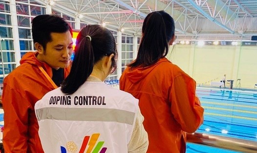 Nhân viên lấy mẫu doping tại Đại hội thể thao toàn quốc 2022. Ảnh: Hoài Việt