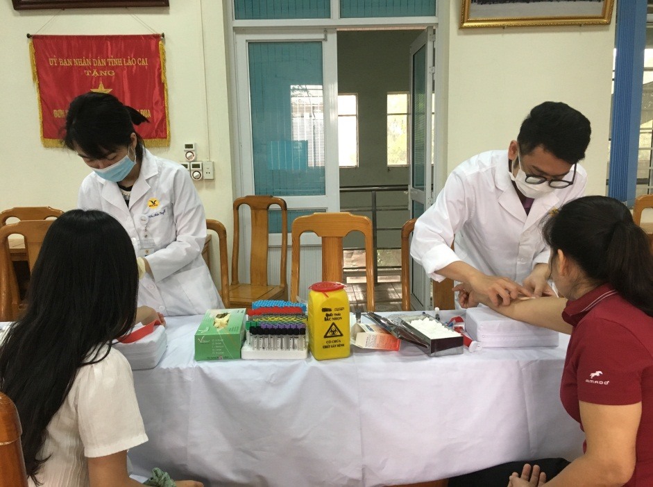 Khám sức khỏe và tầm soát ung thư miễn phí cho NLĐ, đoàn viên CĐ Trung tâm Giống nông nghiệp tỉnh Lào Cai. Ảnh: LĐLĐ tỉnh Lào Cai