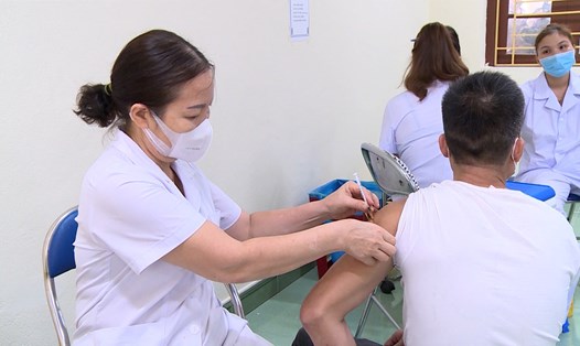 Quảng Ninh triển khai kế hoạch tiêm chủng vaccine phòng COVID-19 năm 2023. Ảnh: Đoàn Hưng