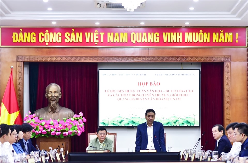 Ông Hoàng Đạo Cương - Thứ trưởng Bộ Văn hóa, Thể thao & Du lịch, phát biểu tại buổi họp báo khai mạc Lễ hội Đền Hùng, Tuần Văn hoá - Du lịch đất Tổ năm 2023. Ảnh: Lê Vinh