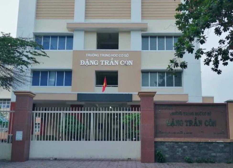 UBND quận Tân Phú, TP Hồ Chí Minh quyết định tạm dừng thực hiện mô hình trường tiên tiến ở trường THCS Đặng Trần Côn trong năm học này. Ảnh: Trường THCS Đặng Trần Côn