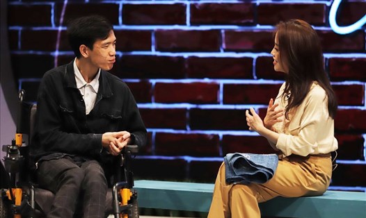 Chàng trai khuyết tật Giàng Seo Vảng tham gia chương trình "Trạm yêu thương". Ảnh: VTV