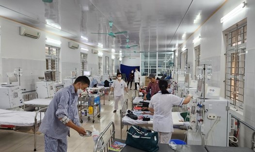 Bệnh nhân điều trị chạy thận nhân tạo tại Bệnh viện Đa khoa tỉnh Nam Định. Ảnh: Anh Tuấn
