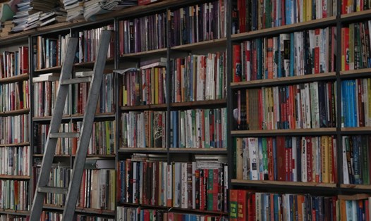 Một góc không gian tại tiệm sách Tuyết Mai. Ảnh: Việt Phong