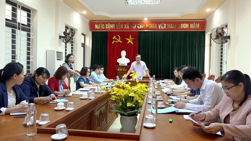 Ông Phạm Sơn - Phó Chủ tịch Thường trực Liên đoàn Lao động tỉnh Phú Thọ chủ trì cuộc giám sát. Ảnh: LĐLĐ tỉnh Phú Thọ