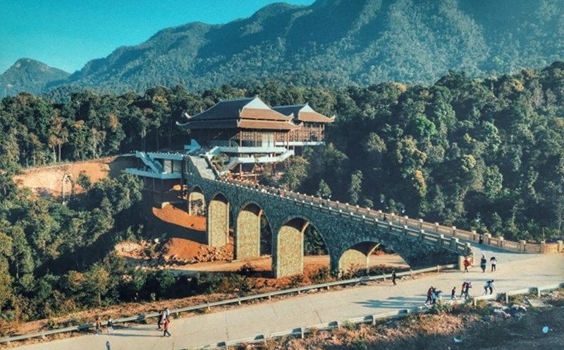 Tour “Hà Nội - Tây Yên Tử: Theo dấu chân Phật Hoàng” nhận được sự yêu thích của du khách trong và ngoài nước. Ảnh: LĐ