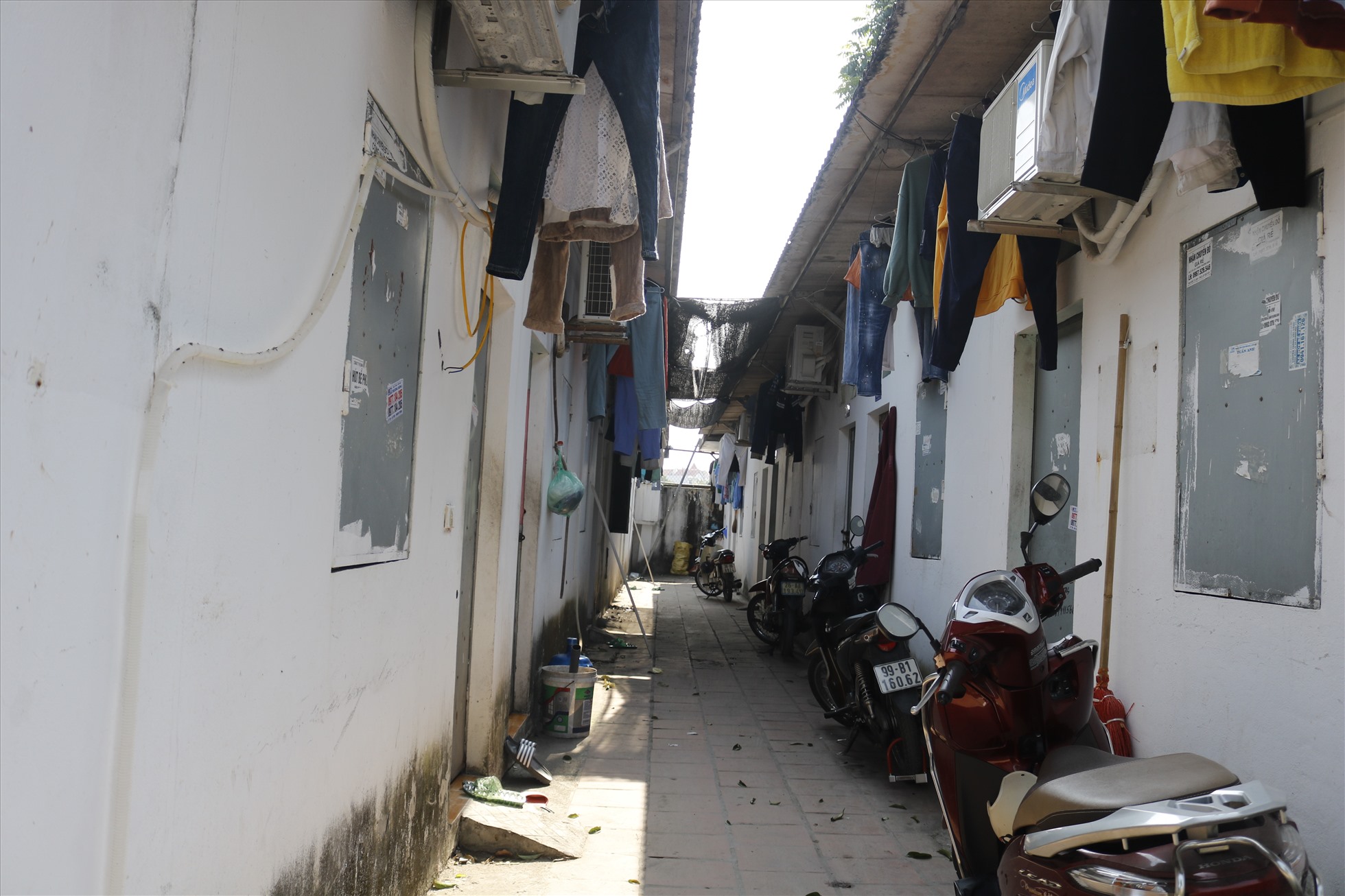 Khu trọ nơi anh B sinh sống có nhiều công nhân ở độ tuổi 18-20. 
Ảnh: Lương Hạnh