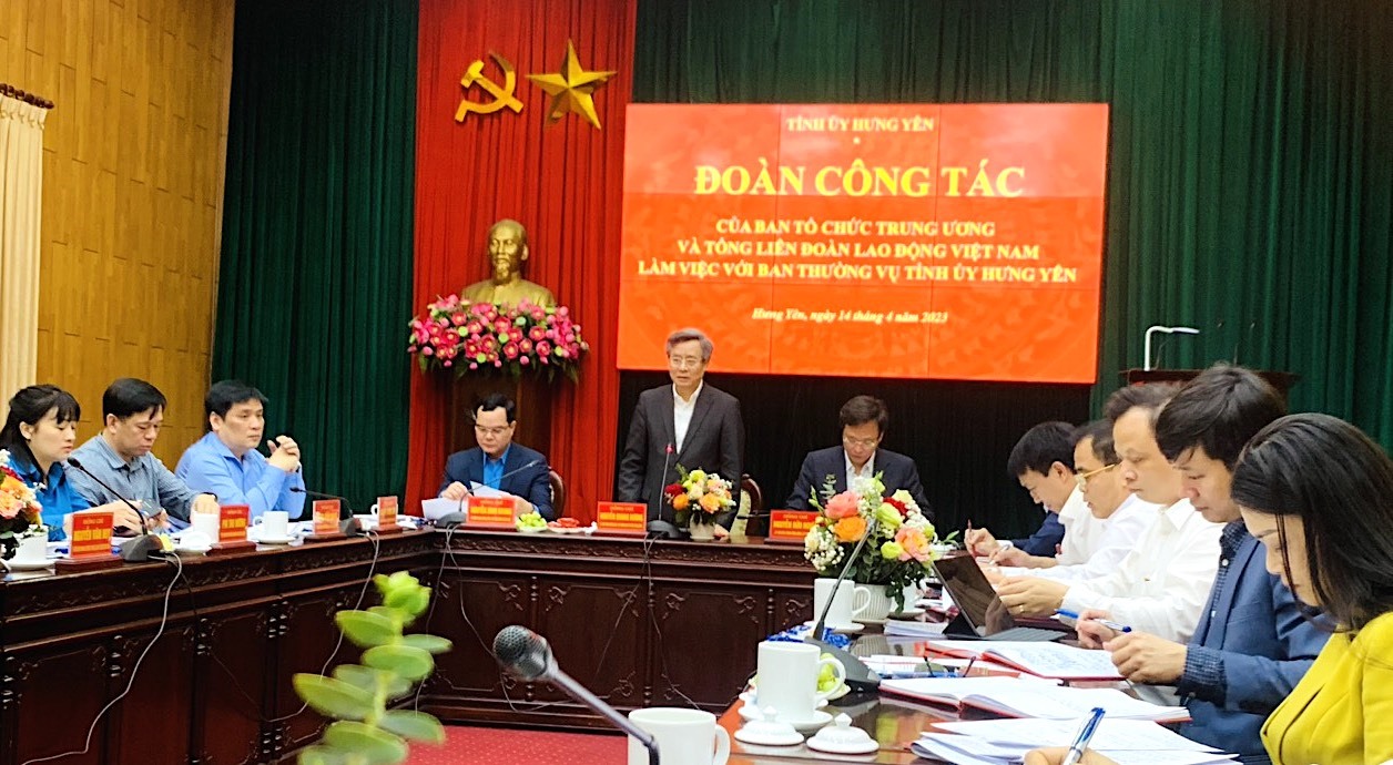 Ông Nguyễn Quang Dương, Ủy viên Trung ương Đảng, Phó Trưởng Ban Tổ chức Trung ương, Trưởng đoàn công tác phát biểu tại buổi làm việc. Ảnh: Hà Anh