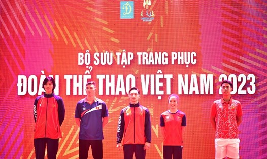 Các mẫu thiết kế trang phục cho vận động viên của Đoàn thể thao Việt Nam tại SEA Games 32. Ảnh: Lê Vinh