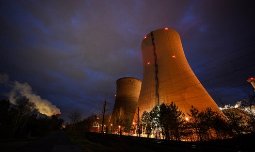 Tháp làm mát của nhà máy điện hạt nhân Emsland của công ty năng lượng đa quốc gia Đức RWE ở Lingen, miền tây nước Đức. Ảnh: AFP