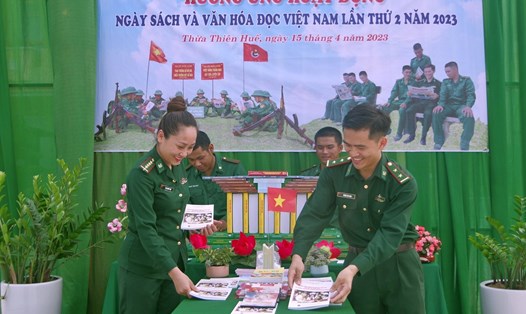 Ngày sách và Văn hóa đọc Việt Nam trong Bộ đội Biên phòng tỉnh Thừa Thiên Huế. Ảnh: T.Đạt.