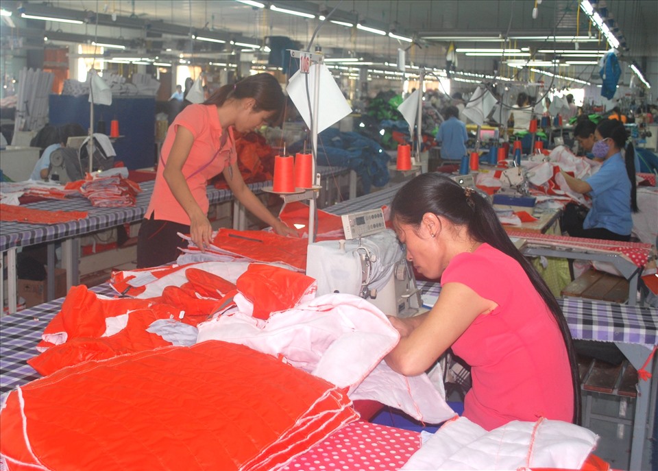 Người lao động tại một doanh nghiệp may trên địa bàn tỉnh Nam Định. Ảnh: Công đoàn Nam Định