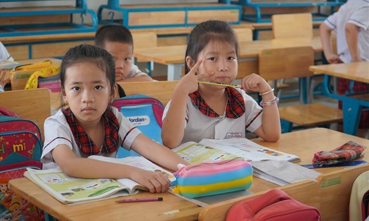 Học sinh trường tiểu học Suối Trầu đang phải đi học nhờ ở trường tiểu học Bình Sơn để triển khai dự án sân bay Long Thành. Ảnh: Hà Anh Chiến