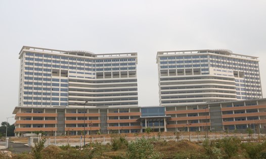 Dự án Bệnh viện Đa khoa 1.500 giường xây dựng gần 10 năm vẫn chưa hoàn thành. Ảnh: Đình Trọng