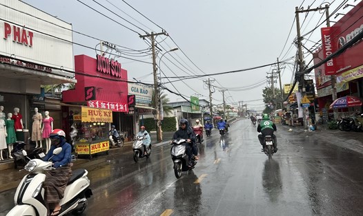 Hôm nay, nhiều nơi tại TP Hồ Chí Minh tiếp tục xảy ra mưa dông. Ảnh: Hạ Mây