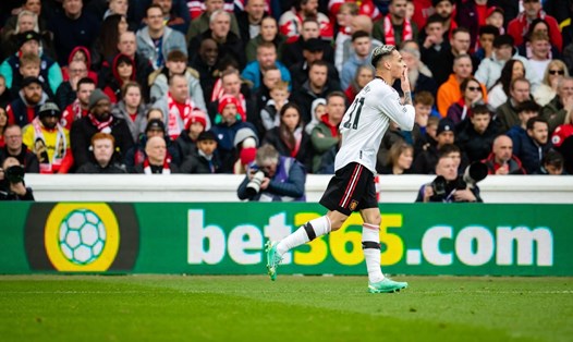 Antony in dấu giày vào cả 2 bàn thắng của Man United trước Nottingham.  Ảnh: CLB Manchester United