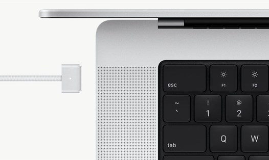Cách tính chu kỳ sạc của MacBook không hề khó hiểu. Ảnh: Apple