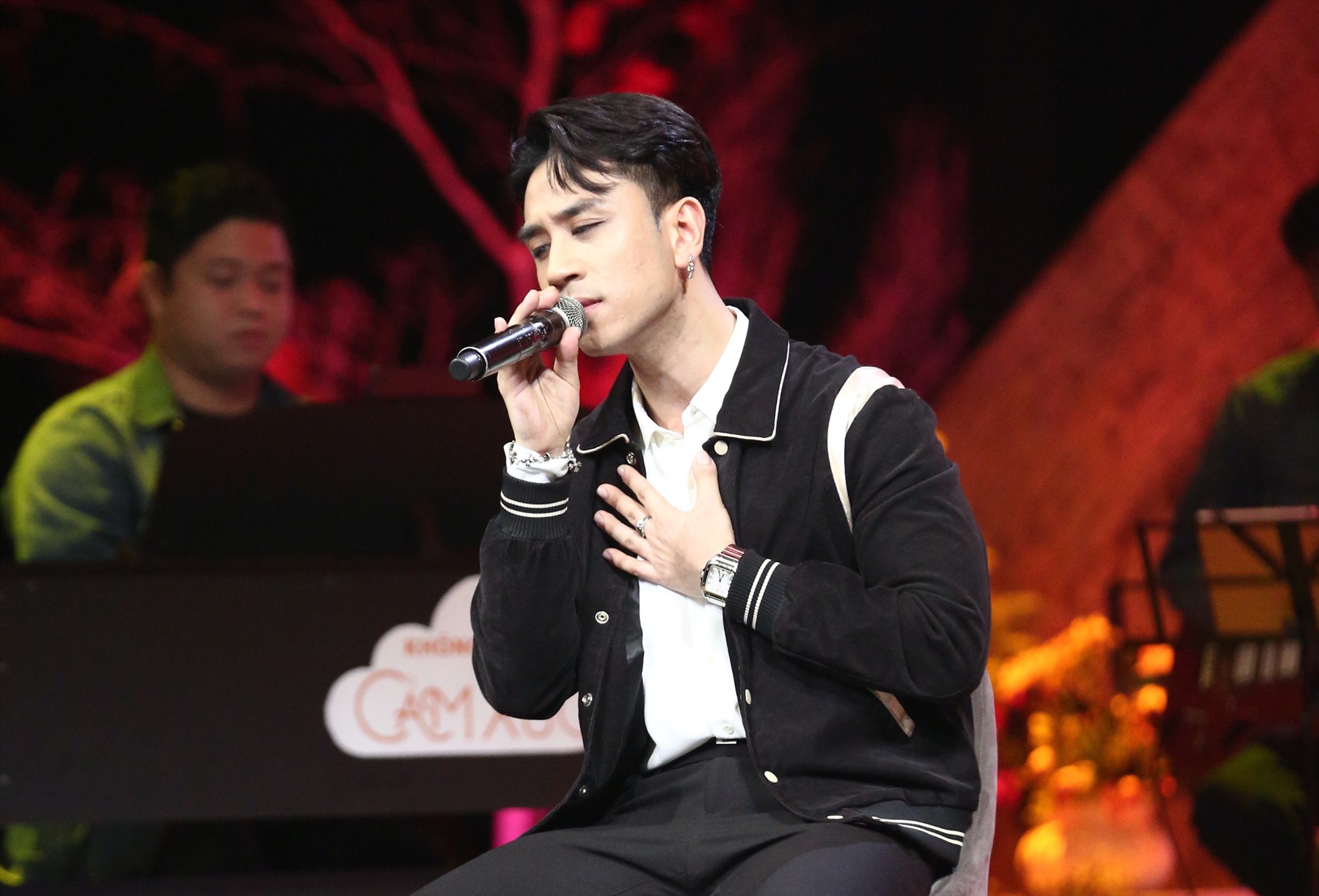 Dương Edward không thích làm bạn với người yêu cũ. Ảnh: Bee