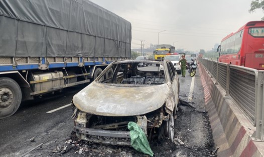 Một vụ cháy xe trên Quốc lộ 1 đoạn qua TP Biên Hoà, Đồng Nai. Ảnh: Hà Anh Chiến